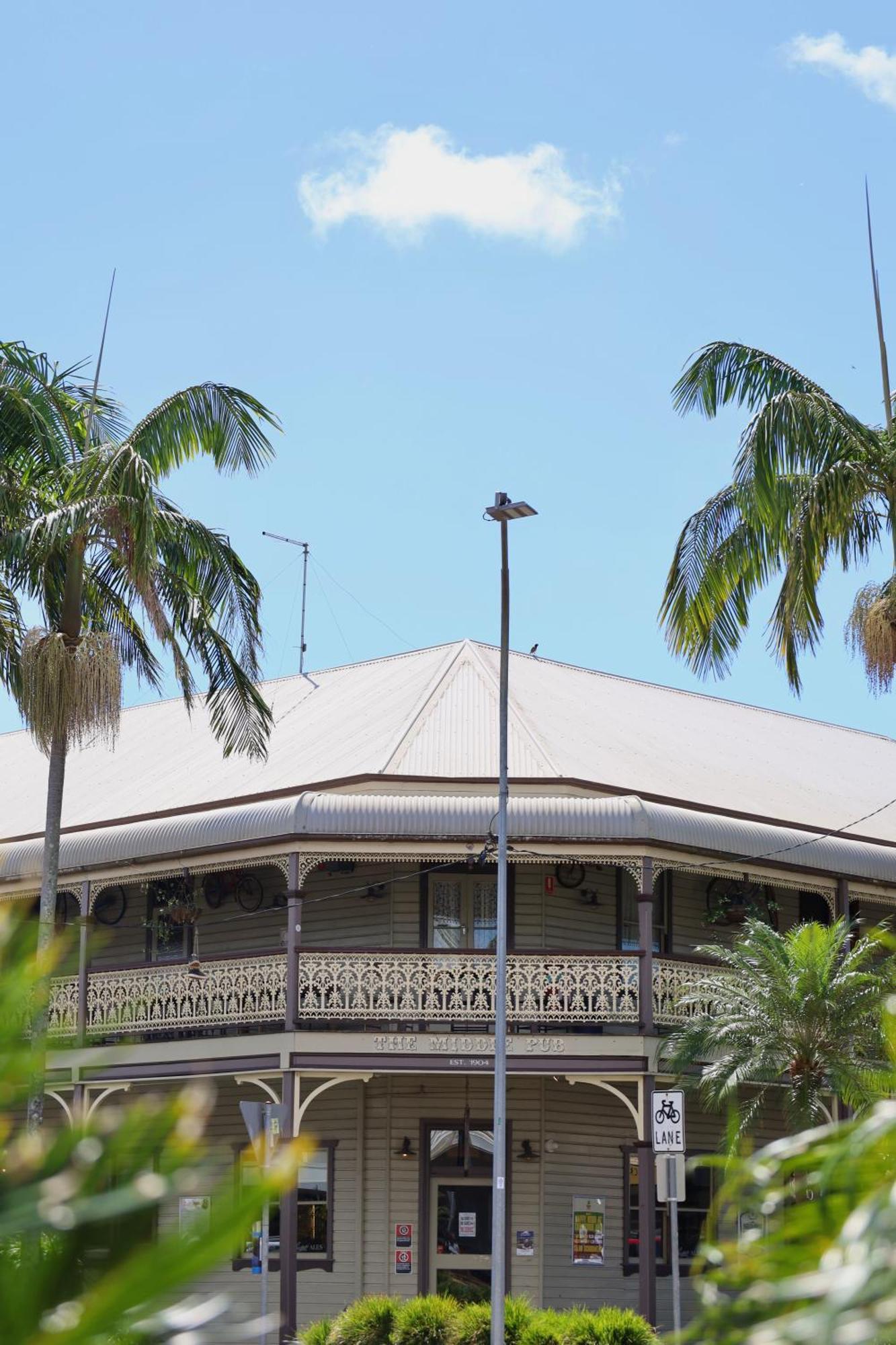 The Middle Pub Hotell Mullumbimby Exteriör bild
