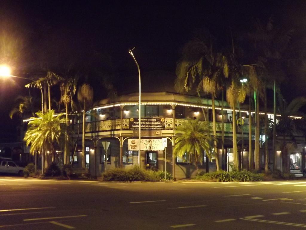 The Middle Pub Hotell Mullumbimby Exteriör bild